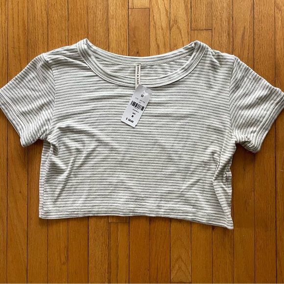 LF Emma & Sam Gray and White Striped Crop Top NWT - Picture 2 of 7